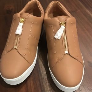 Vionic Leather Sneaker